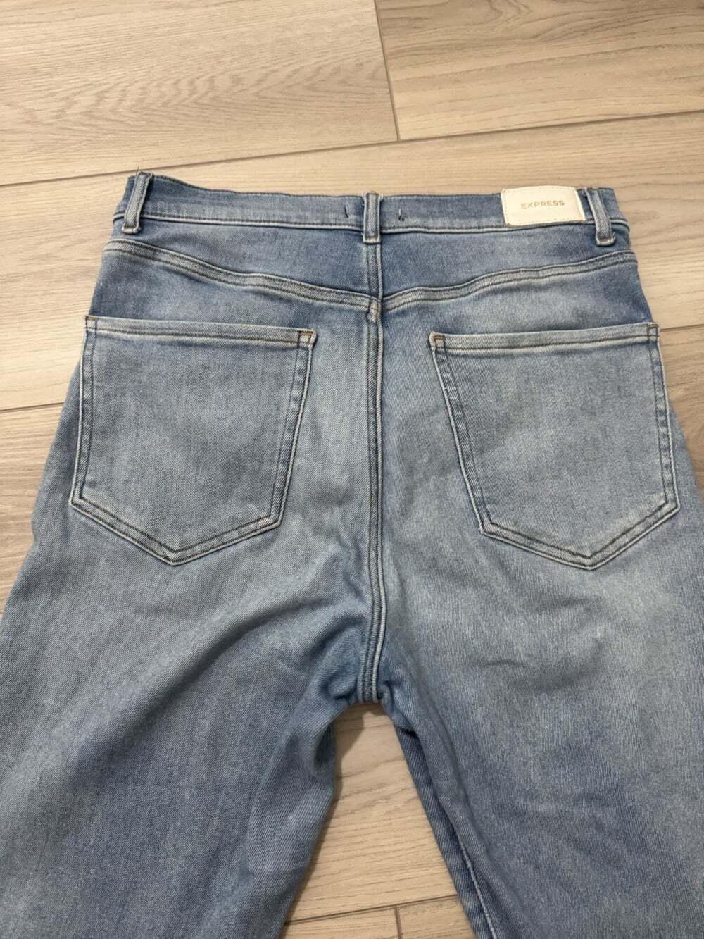 Express Women's Straight Super High Rise Distressed Jeans Light Wash Size 10 R - Picture 5 of 7